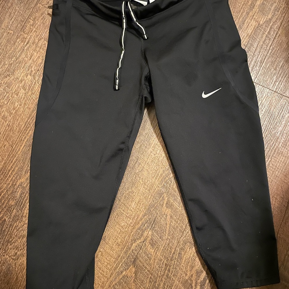 Women’s Size Small Nike Dri Fit crop leggings in black